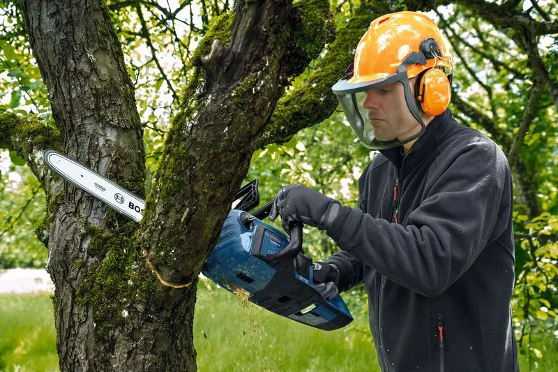 BOSCH GKE 18V-40 Şarjlı Zincirli Testere 40 cm (Akü Ve Şarj Cihazı Hariç)