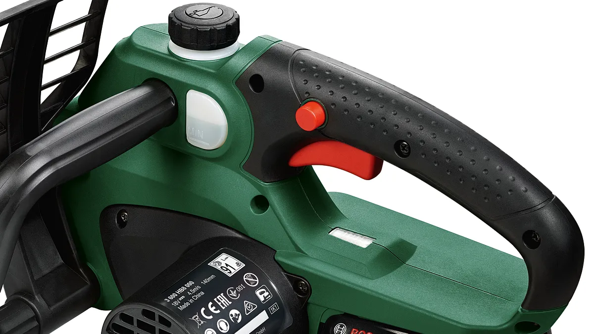 BOSCH Universal Chain Akülü Motorlu Zincirli Testere 18 Volt (Akü-Şarj Cihazı Hariç)